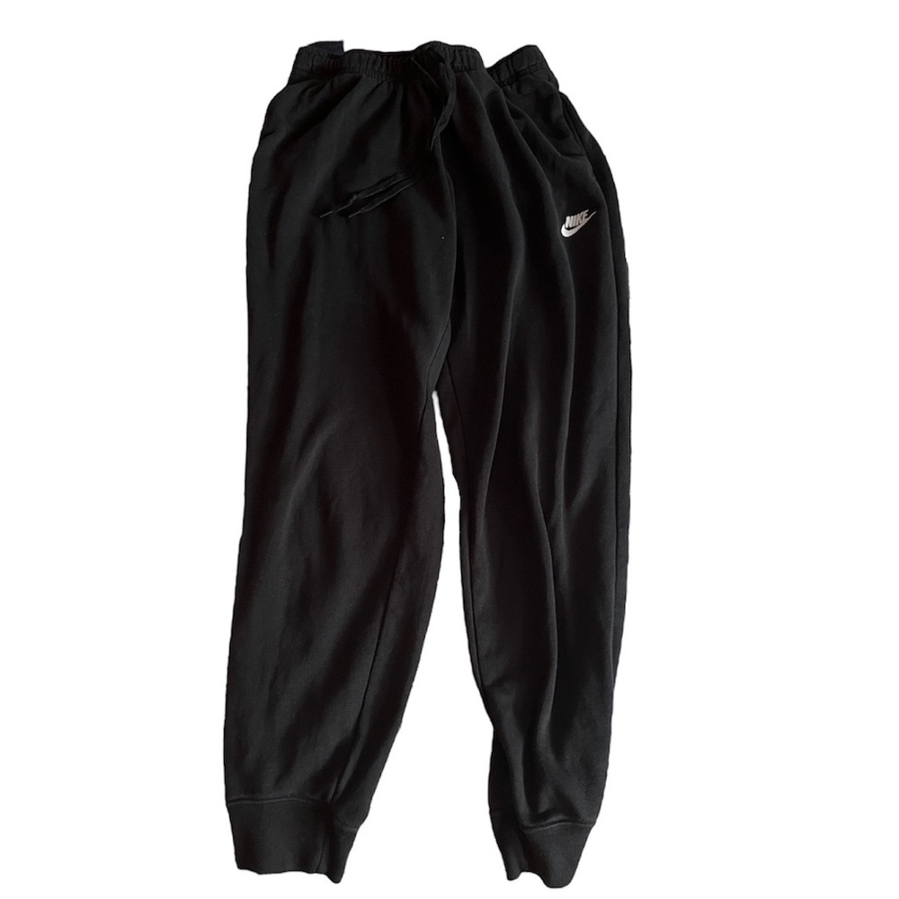 Black Nike joggers women's medium for leisure or athletics, 24 inseam